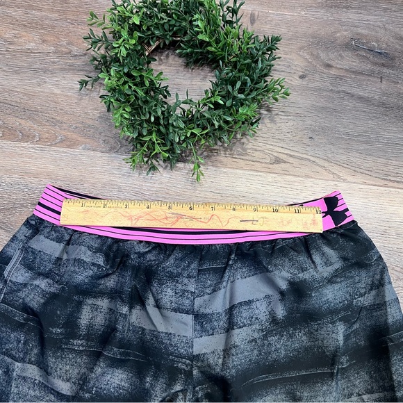 Under Armor- special edition breast cancer, running shorts, medium - Picture 4 of 5